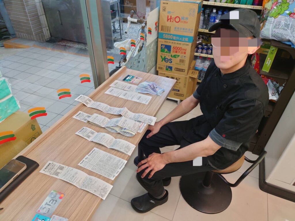▲ 下勤員警發現鬼祟男多次超商ATM提款,立即通報值勤警力查處 (圖/台中市警察局 提供)