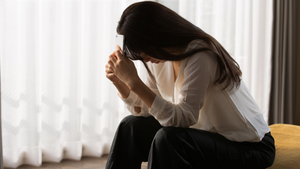彷彿在子女內心種下惡意軟體！ 心理學家揭「這種父母」最可怕：情勒、控制樣樣來