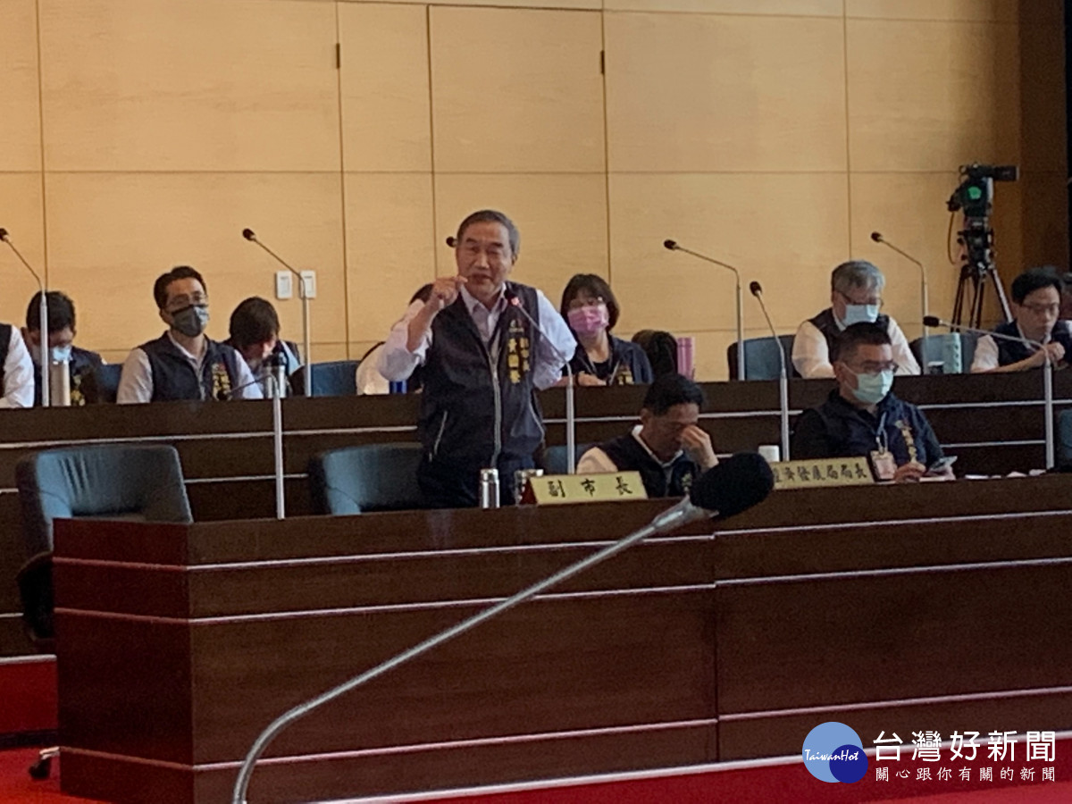 副市長黃國榮表示市府贊成燃媒換燃氣,至於台中是否興建核電廠他認為問題並不存在。曾雪蒨攝