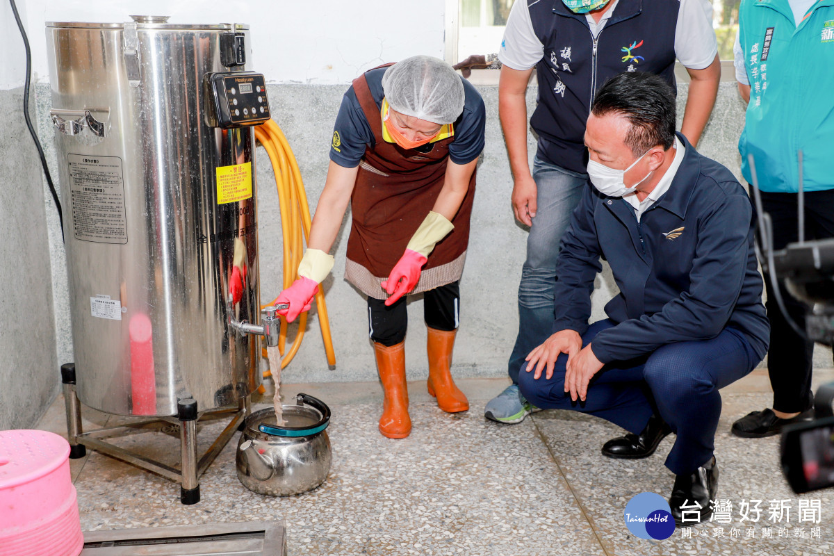 嘉義縣府推動「安心大豆食材進校園計畫」，全縣12校每周供應一次鮮豆漿／嘉義縣府提供