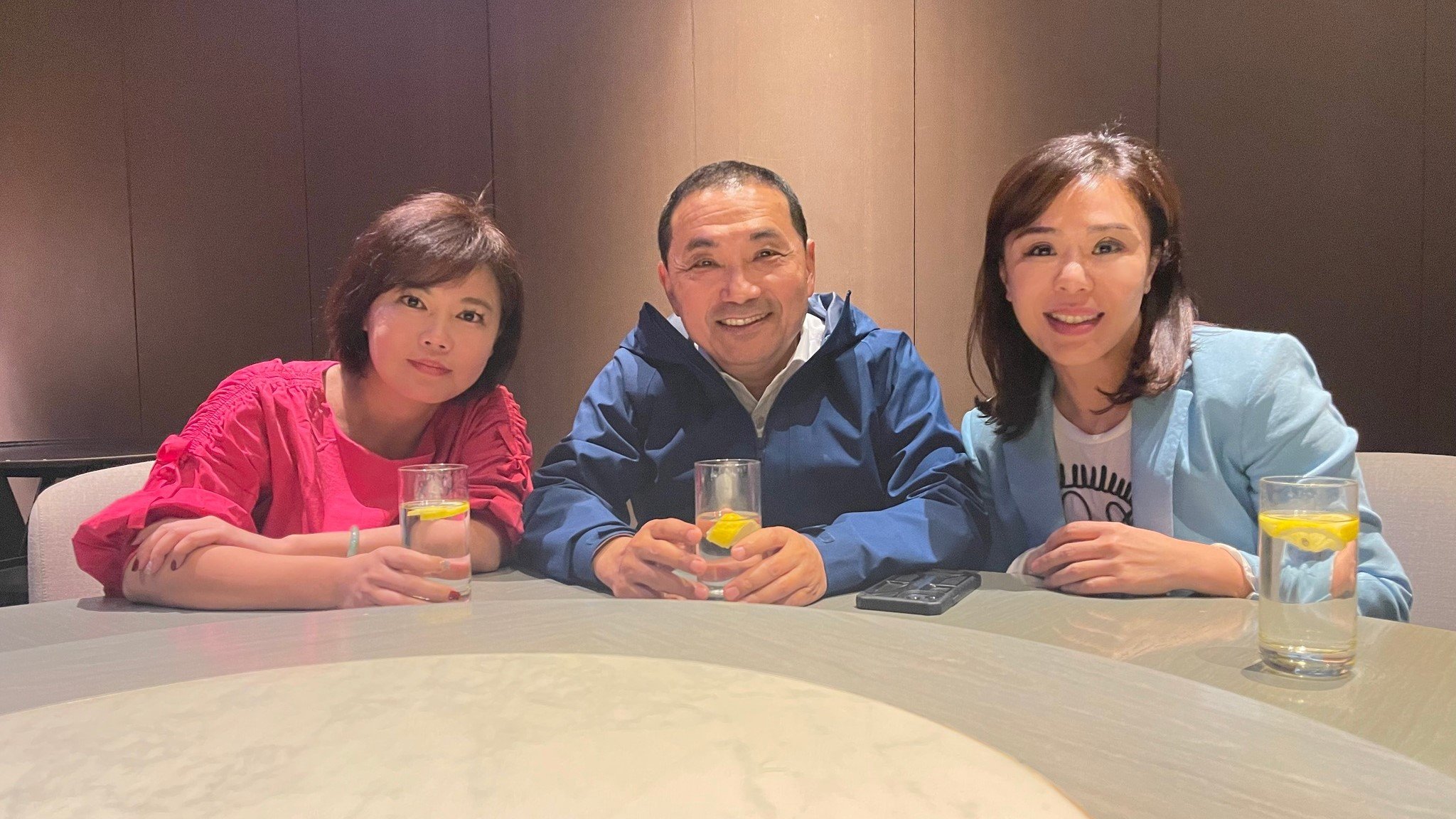 游淑慧(左)宣布退出立委初選,禮讓李彥秀(右)。翻攝李彥秀臉書