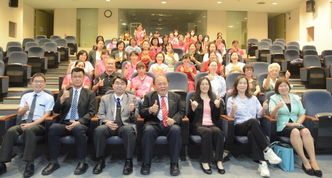 512國際護師節 陳光復感謝白衣天使奉獻守護民眾健康