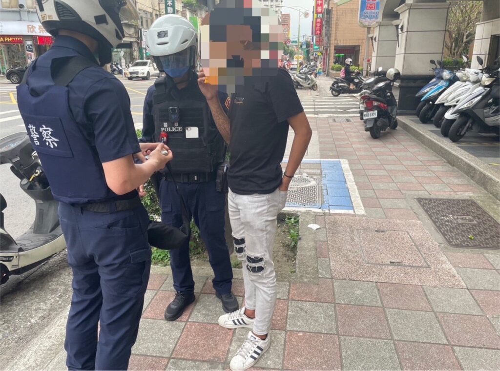 樹林警擴大清查不法，並針對轄內詐欺車手提領熱點綿密巡邏，強化掃黑、阻詐、堵詐工作