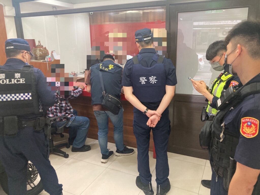 樹林警擴大清查不法，並針對轄內詐欺車手提領熱點綿密巡邏，強化掃黑、阻詐、堵詐工作
