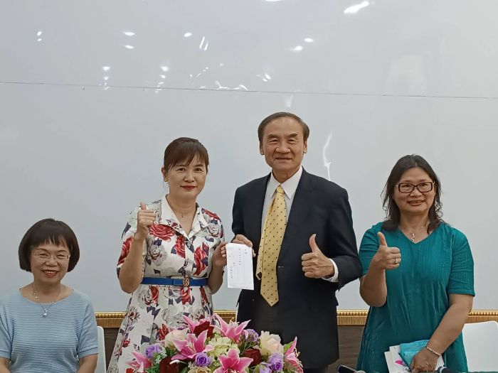 慶祝母親節! 彰化女中邀藝術家校友舉辦聯合美展