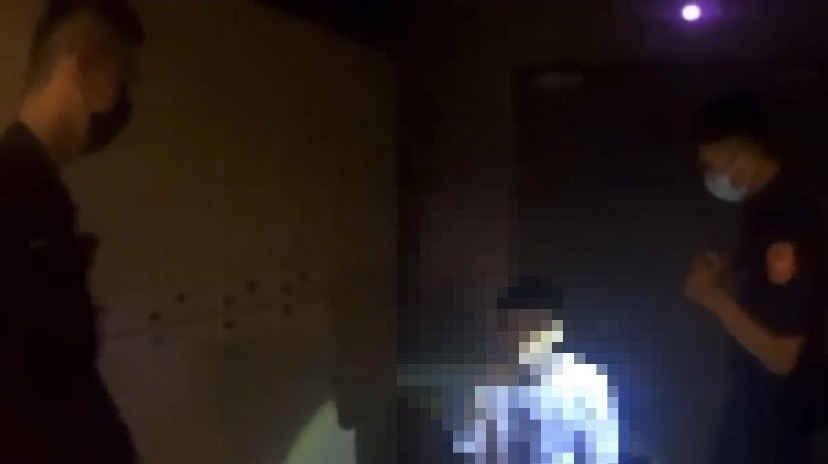 毒品通緝犯謊報哥哥身分 一聽到員警喊小名 立馬軟腳全招了