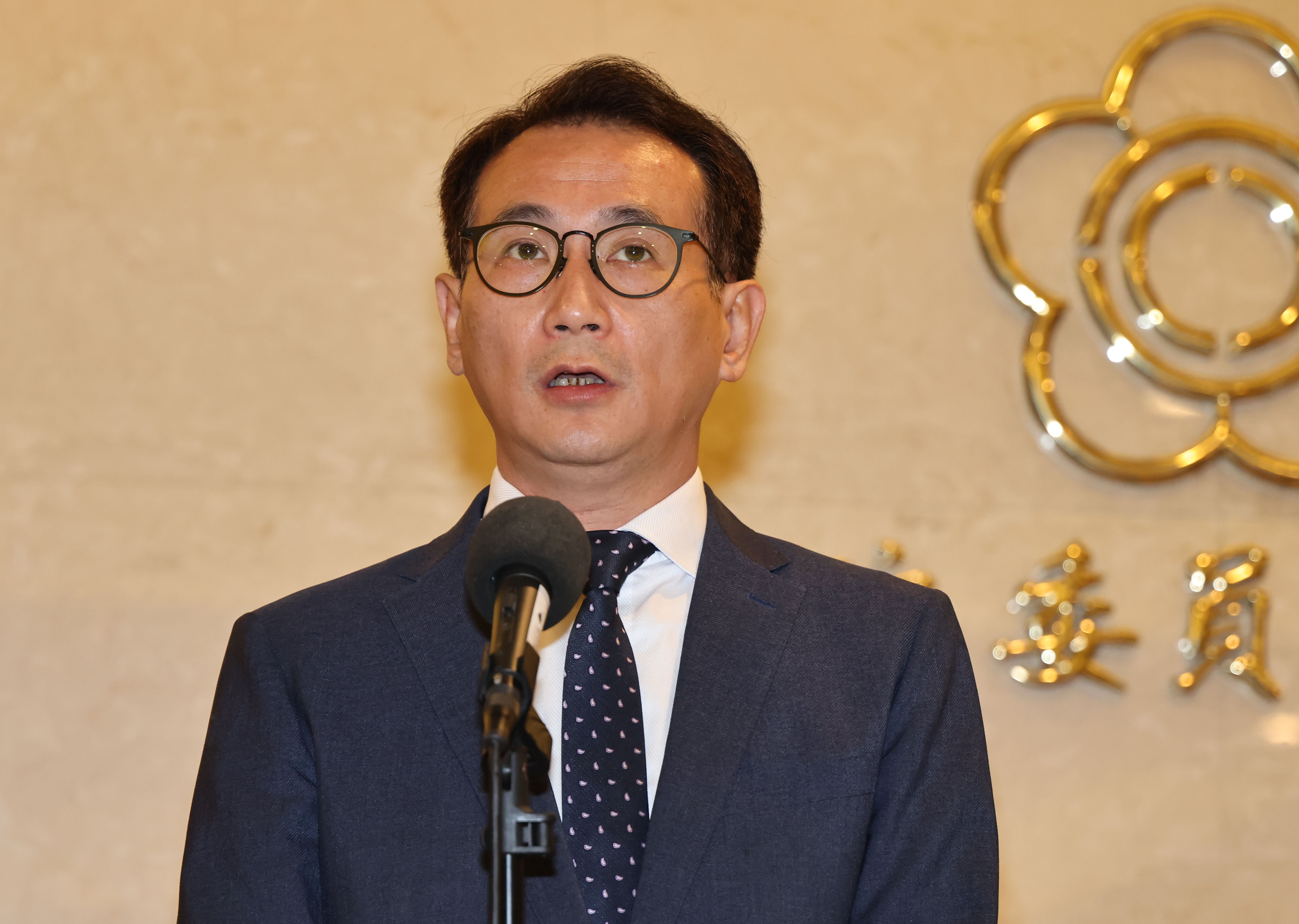 鄭運鵬批,郭台銘拿軍公教年改做仇恨動員。資料照片/林啟弘攝