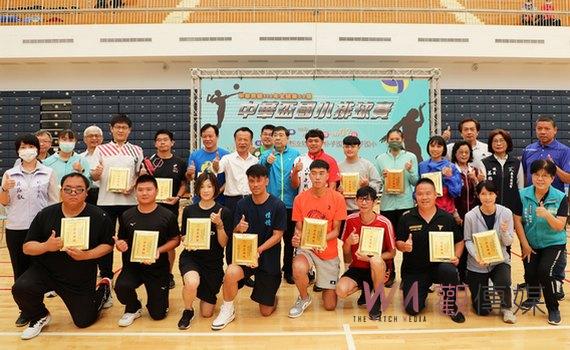中華盃國小排球賽睽違30年在嘉義縣舉辦 翁章梁親自為選手加油打氣