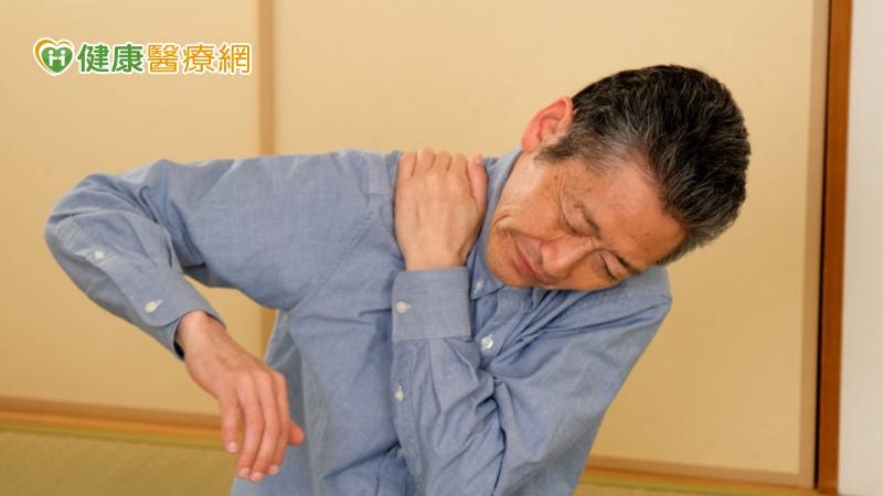 洗頭手不舉、如廁不能擦屁股 肩關節擴張術治療冰凍肩困擾