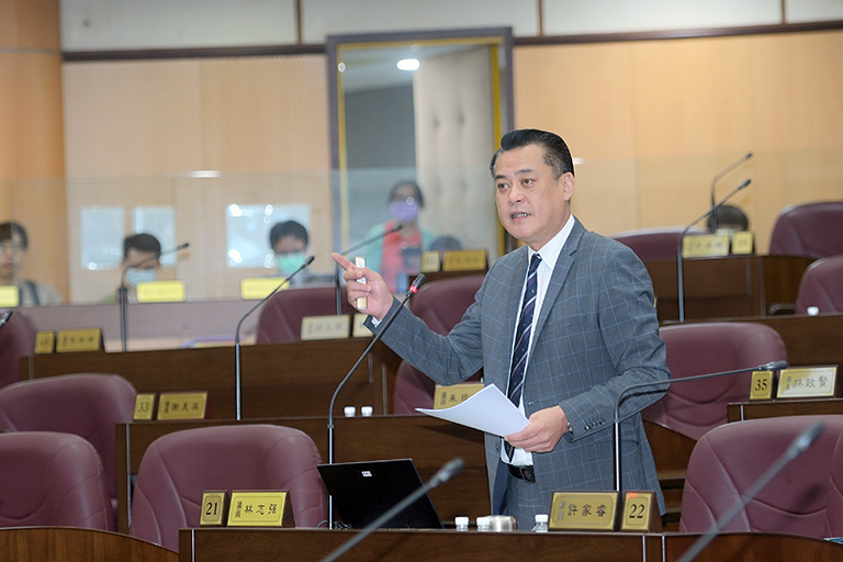 原住民90%依靠勞動力收入過活,市議員林志強:市府應加強職場媒合。(圖/市議會提供)