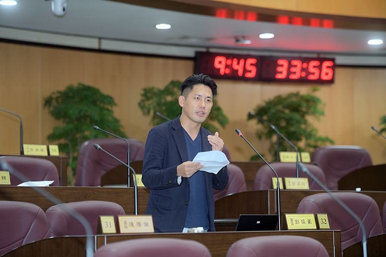 新屋交流道塞車嚴重　市議員彭俊豪：拓寬北上匝道口抒解車流。(圖/市議會提供)