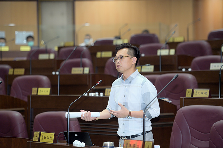 物價上漲家長憂心營養午餐質量？市議員劉仁照：補助應調讓學童吃好吃飽。(圖/市議會提供)