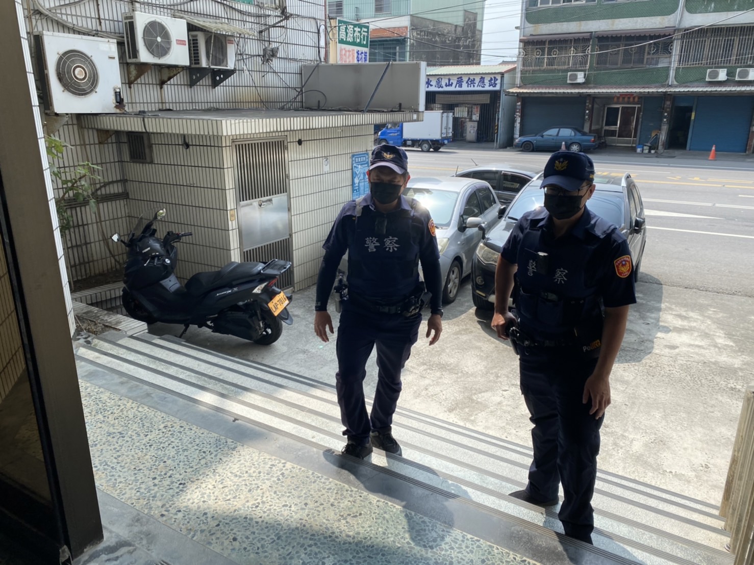 鳳雄警攜手農會舉辦防搶演練 場面逼真