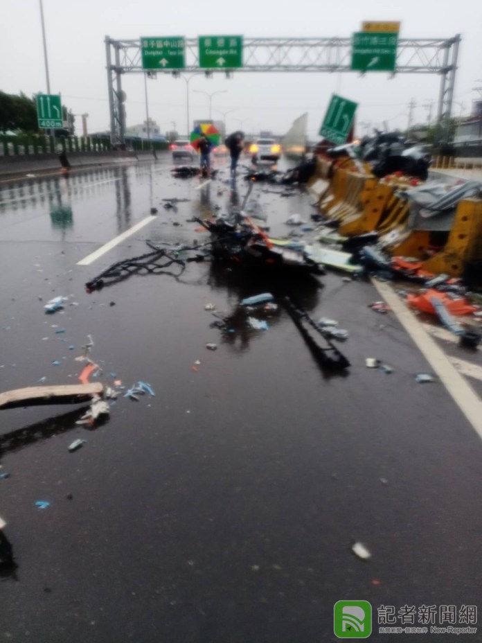 台中特斯拉自撞車禍。記者爆料網提供