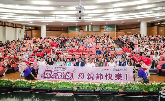 慶祝母親節　嘉縣翁章梁親自表揚24位模範母親