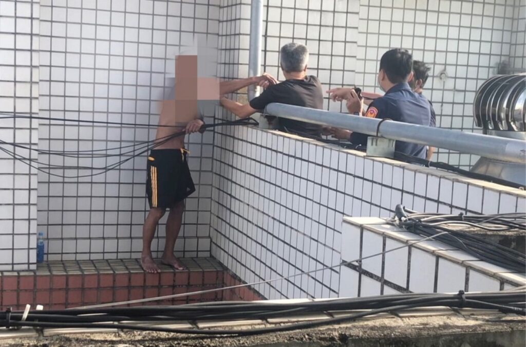 ▲ 男子聽到「你要好好守護你妻子」的勸言,瞬間破防轉念 (圖/台中市警察局 提供)