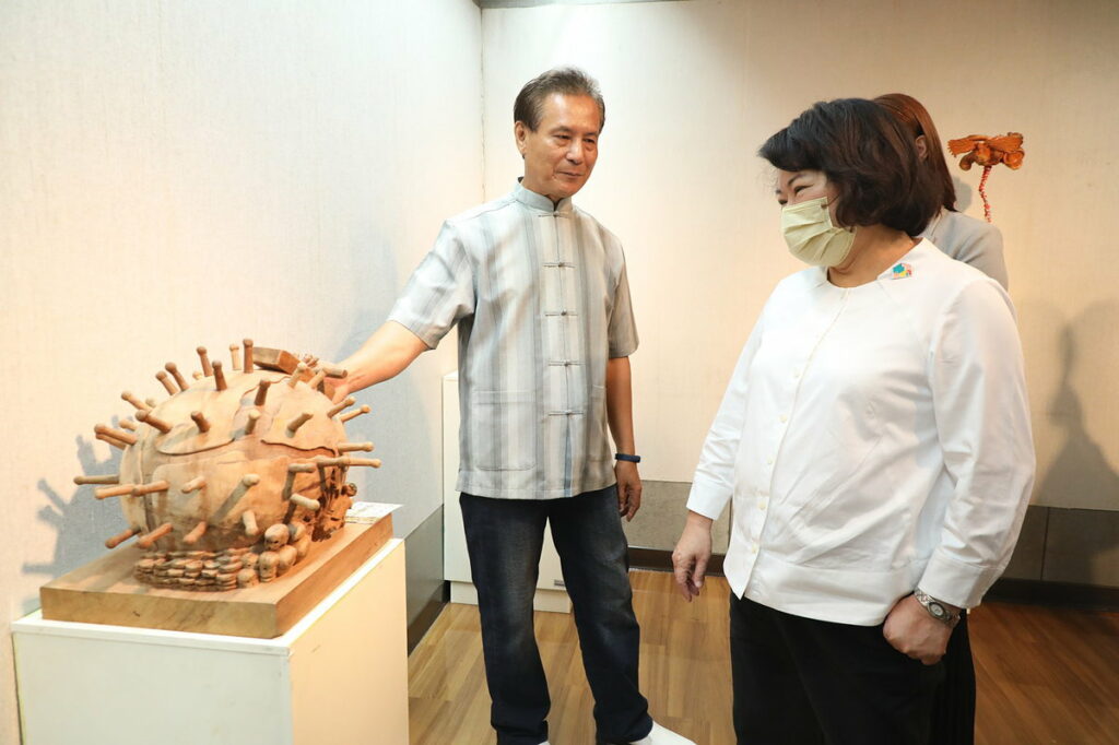 市長前往觀展