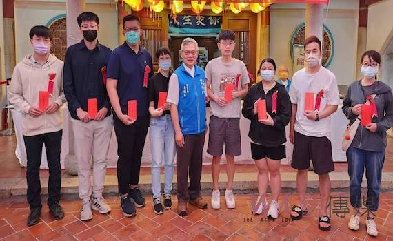 台南大觀音亭暨祀典興濟宮頒發獎學金 79名學子受惠