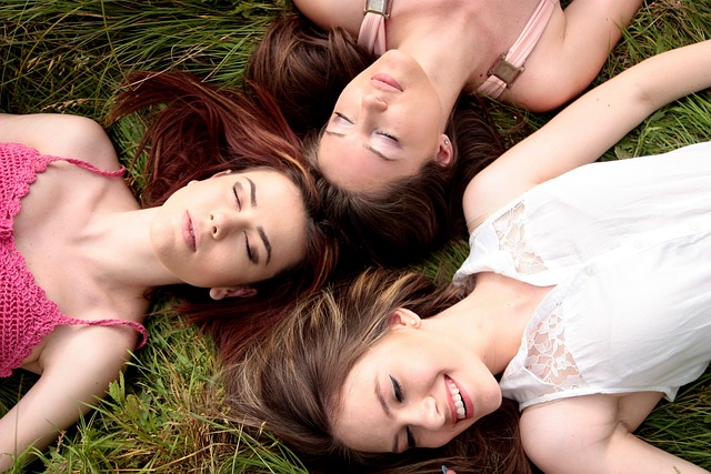 women-gdb327266d_640.jpg