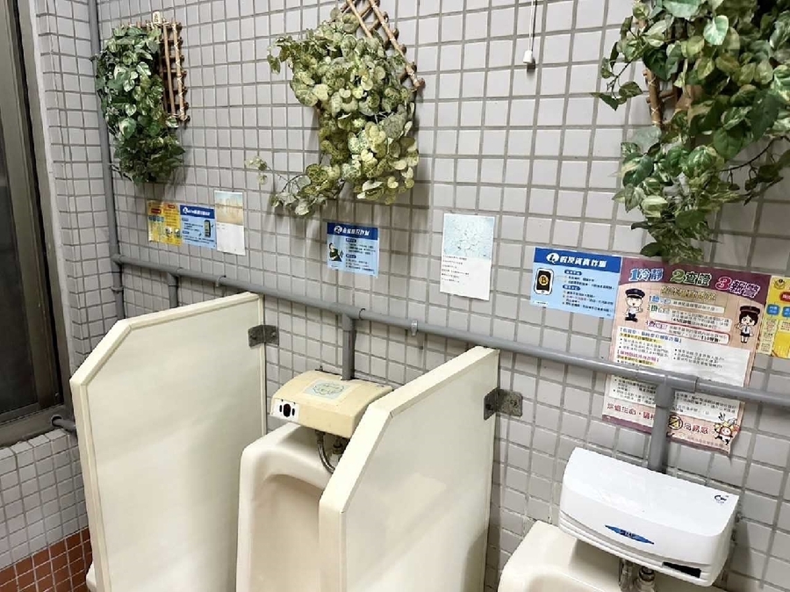 「 解放 」的一分鐘 避免自己變成詐騙的受害人 嘉市警局印製防詐小貼紙 羅紫文/嘉義