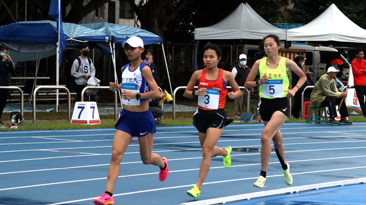 臺師大湯樂榆力壓群英摘金 全大運女子一萬公尺決賽