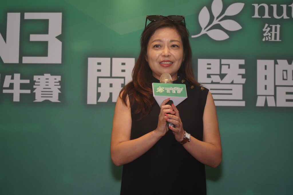 安麗台灣行銷長陳怡靜出席致贈儀式