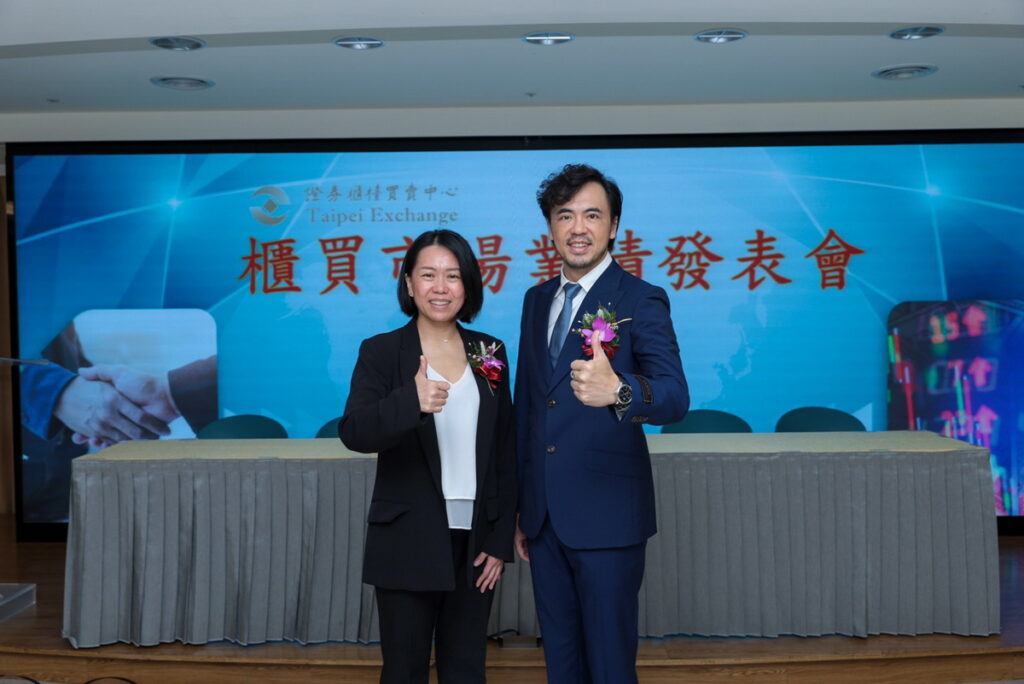 (左)路易莎咖啡副總黃佳雯(右)路易莎咖啡董事長黃銘賢