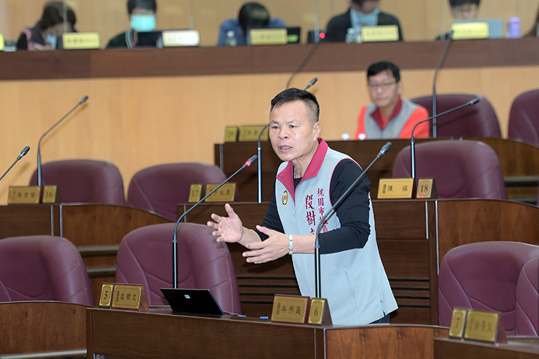 騎樓攤商頻遭檢舉營生不易，市議員段樹文：比照高市制訂攤商管理辦法解套。（圖/市府提供）