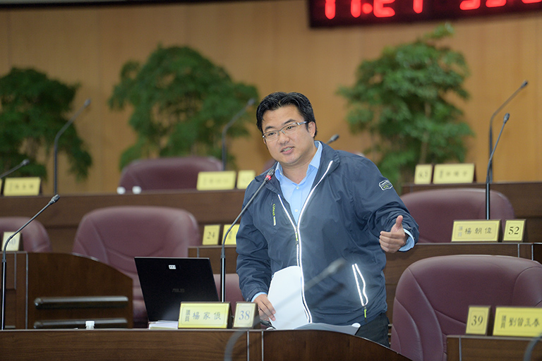 超徵稅額桃園分配67億　市議員楊家俍肯定市府分配解決地方需求。(圖/市議會提供)
