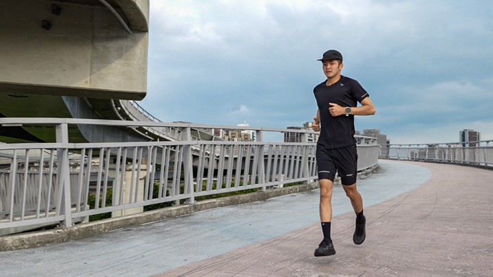 穿上 HOKA CLIFTON 9 吳承泰要你成為時間管理大師