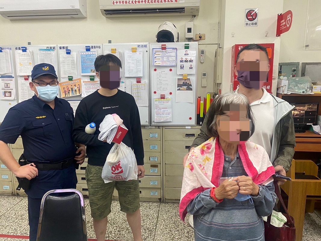 ▲ 員警於十分鐘內迅速尋獲走失老婦人,讓醫院及家屬大讚 (圖/台中市警察局 提供)