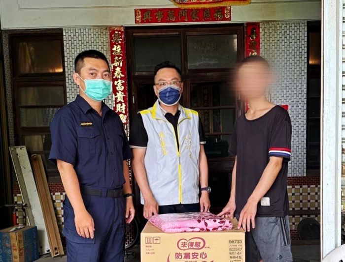 警轄區進行查訪關懷弱勢 埤源所長蔡明紘募集送物資
