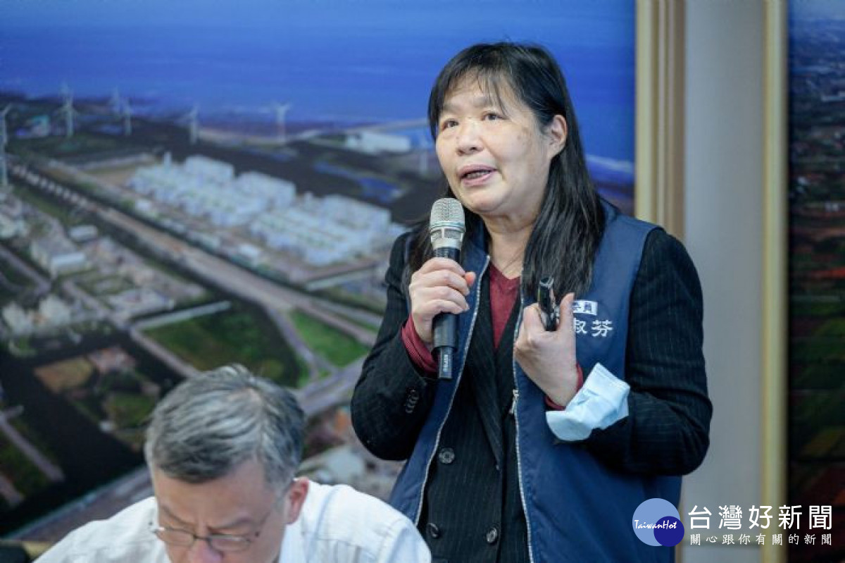 農業局同仁進行「2023桃園繡球花季」專題報告。