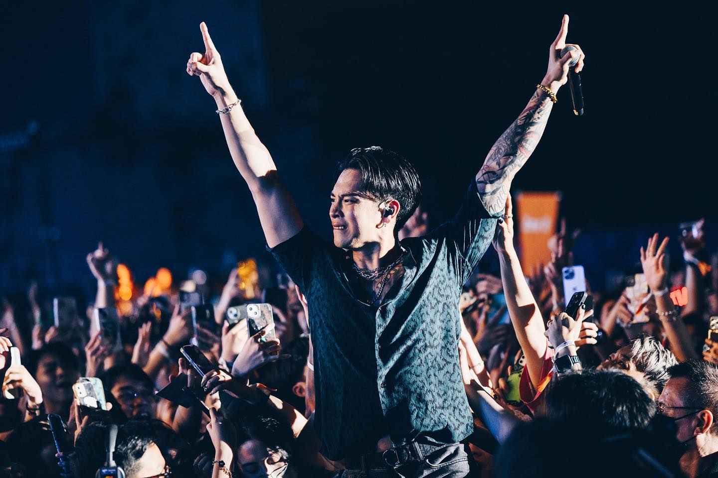 人氣創作王高爾宣OSN開春樂當空中飛人 遠赴英國、香港音樂祭開唱征服樂迷 母親前當天返台「再忙都要跟媽媽吃飯」 人氣創作王高爾宣OSN開春樂當空中飛人 遠赴英國、香港音樂祭開唱征服樂迷 母親前當天返台「再忙都要跟媽媽吃飯」