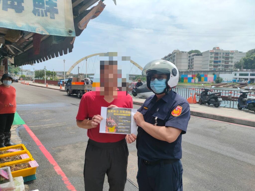 基隆市政府消費者保護官聯合衛生局、產發處等相關機關針對本市中正區和平島觀光漁市及海鮮餐廳進行聯合稽查