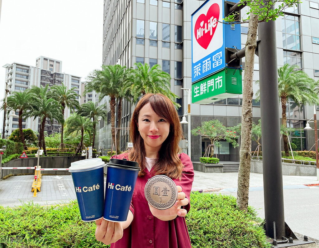 歡慶母親節，萊爾富門市祭出特濃美式或特濃拿鐵咖啡，享同品項第二件1元