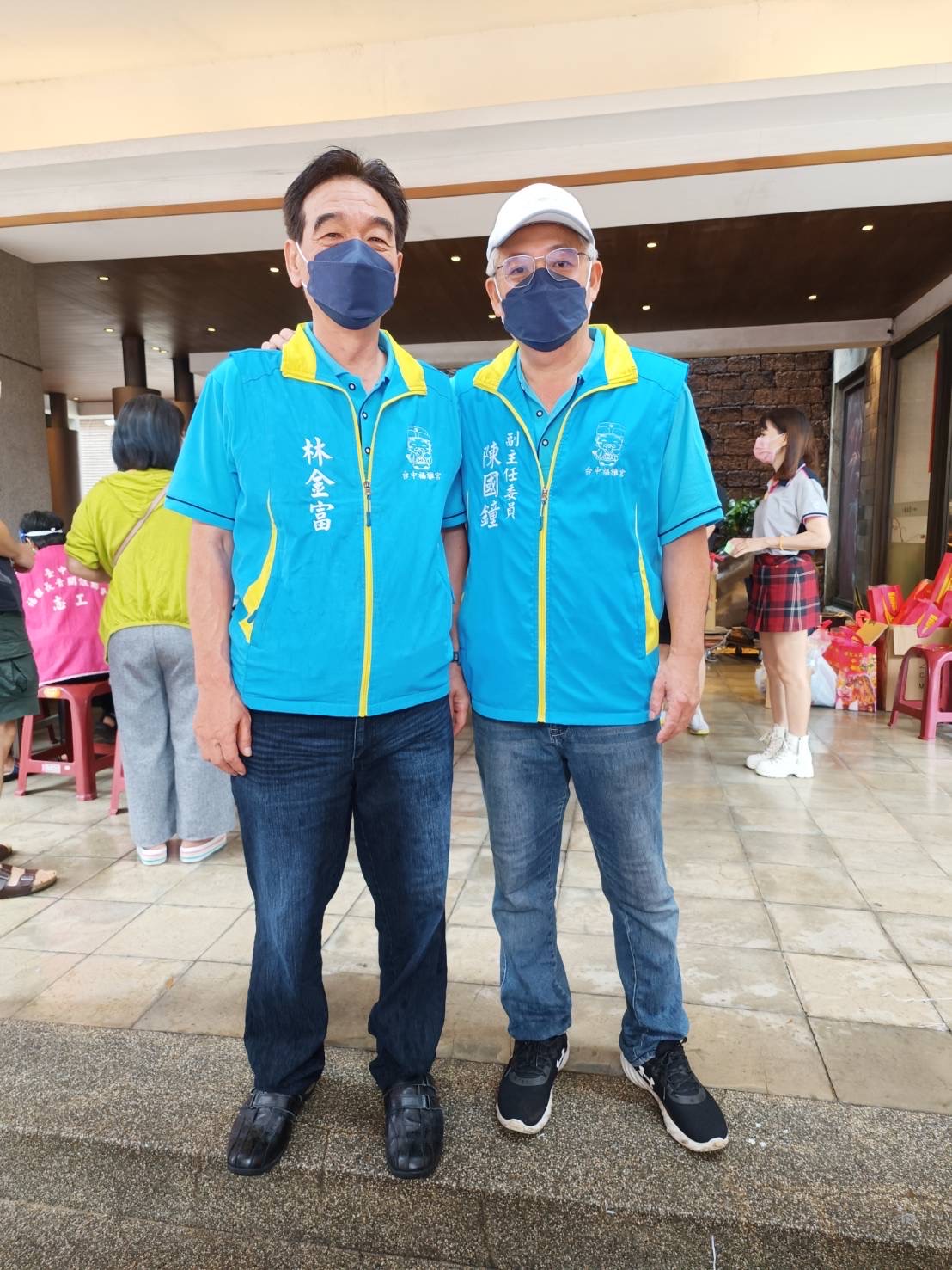 生命之愛志工團隊林金富(左)及陳國鐘(右)為此次活動發起人之一。(圖/記者謝榮浤翻攝)