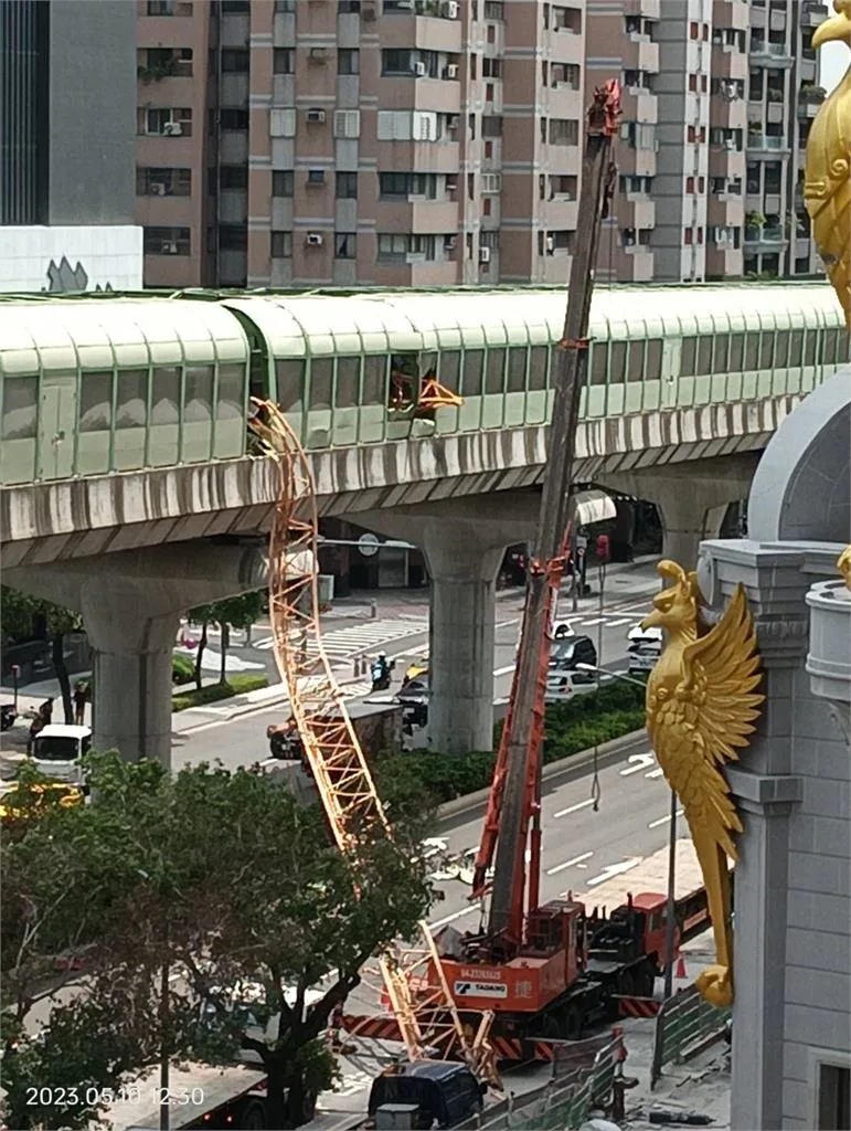 更新/吊臂倒塌貫穿台中捷運車廂 1死8傷