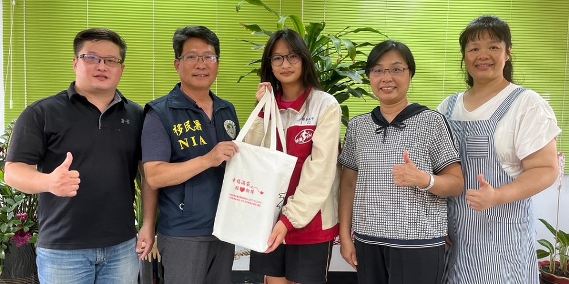 新二代穿著「奧黛」走踏彩繪家鄉 裴沛綺展演「綺麗人生」
