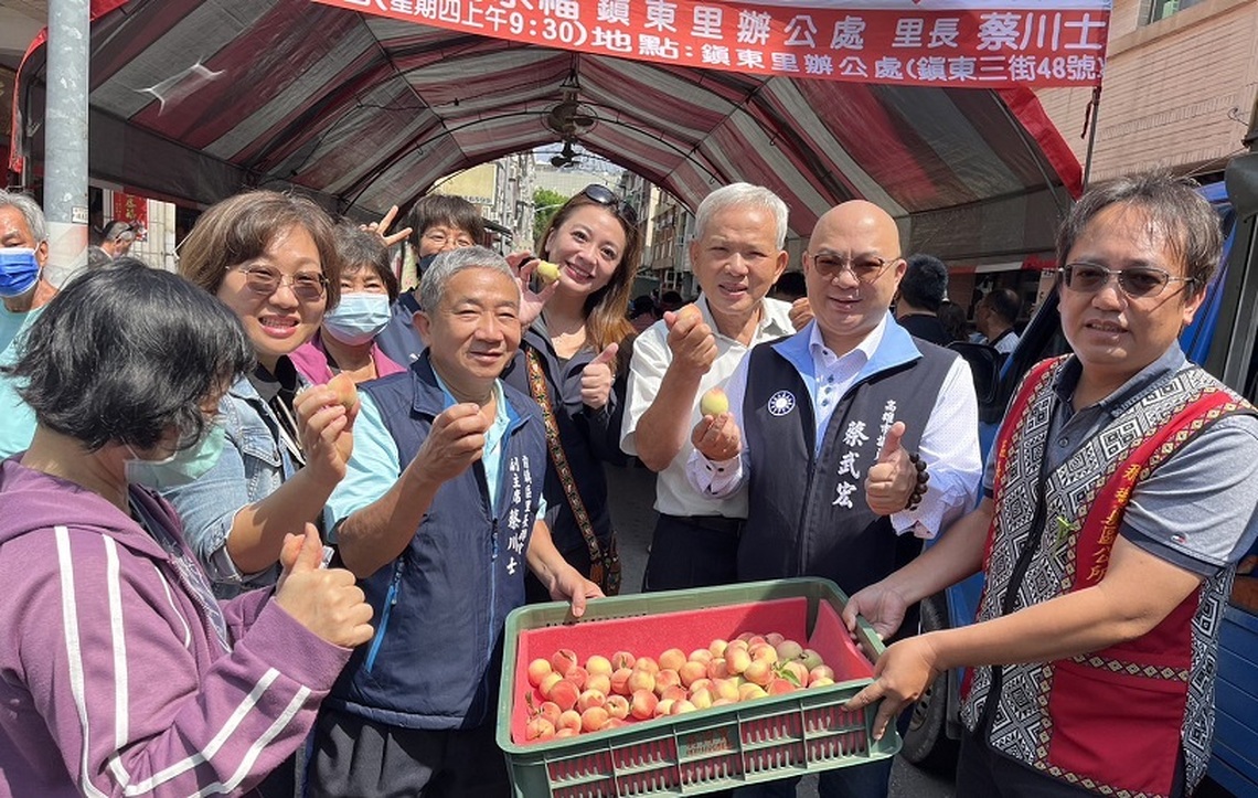 那瑪夏水蜜桃搶購一空 前鎮區鎮東里長14年愛心不間斷