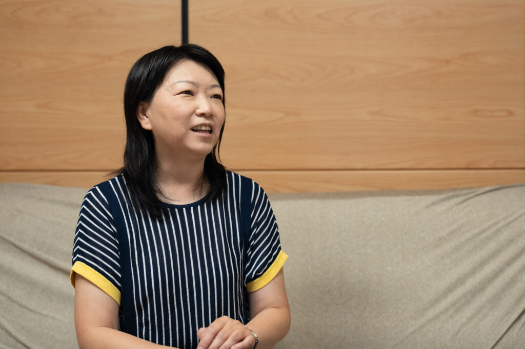 盧美娟資助人:即使疫情使經濟有點緊繃,想到孩子們有機會上學,以後脫貧還能幫助弟妹和其他孩子,每月700元的小善行就能發揮很大效益。(照片提供:台灣世界展望會
