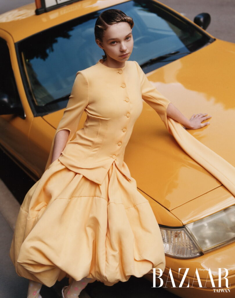 上衣、裙,Sportmax。(照片轉載自「《Harper’s BAZAAR》國際中文版」)