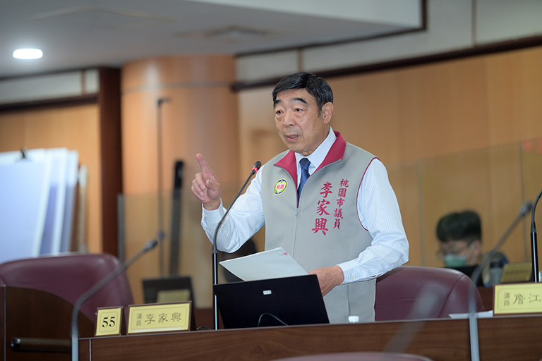 解決桃園市民洽公亂象,市議員李家興:應覓地規劃全方位新行政園區。(圖/市議會提供)