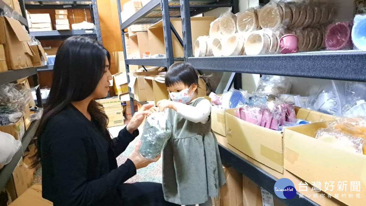 全職媽媽為了女兒成立母嬰網路銷售平台。<br /><br />