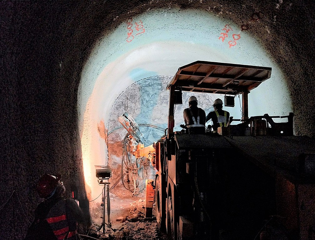 「翡翠原水管工程」歷經台北自來水事業處4年持續趕工後,隧道於12日全線貫通,預定於2024年6月前可全線通水,確保大台北地區600萬人的用水保障。(圖/台北自來水事業處)