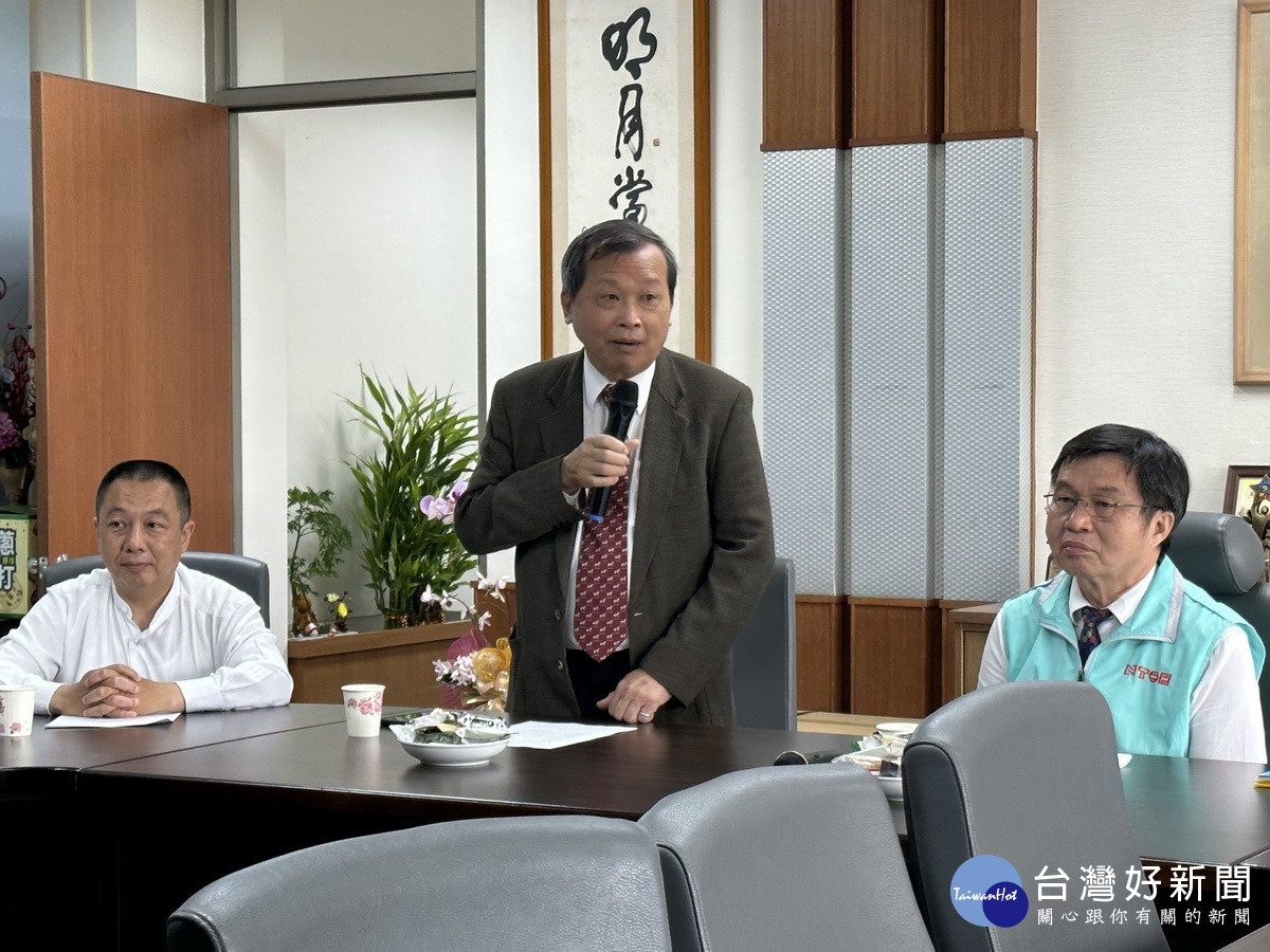王副縣長以學長經歷勉同學不忘初心。(記者扶小萍攝)