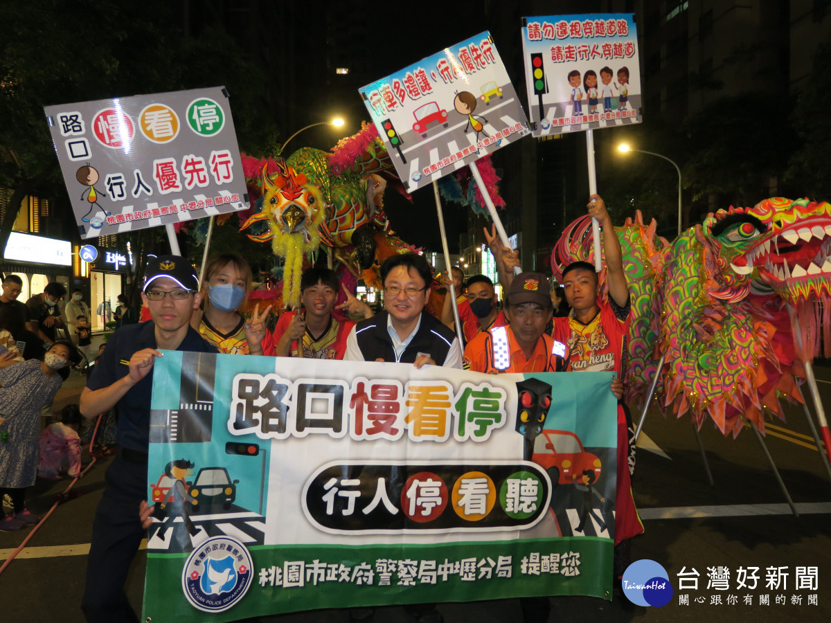 中壢警分局加強交通宣導,並於1至7日大執法開出1261張罰單。