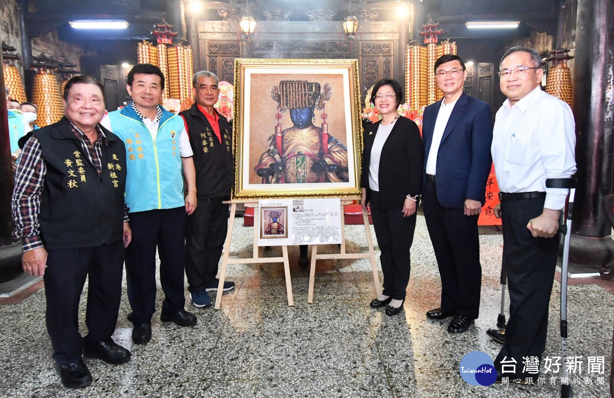 黑手畫家陳永聰手繪媽祖聖像,贈予鹿港新祖宮亮相。圖/彰化縣政府提供