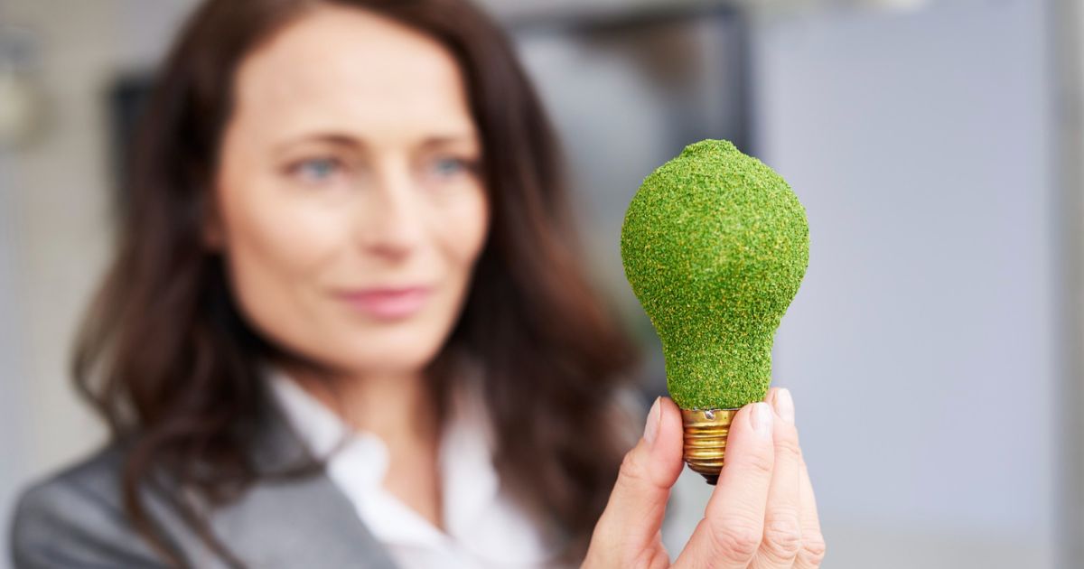 1200-concept-renewable-energy-with-light-bulb