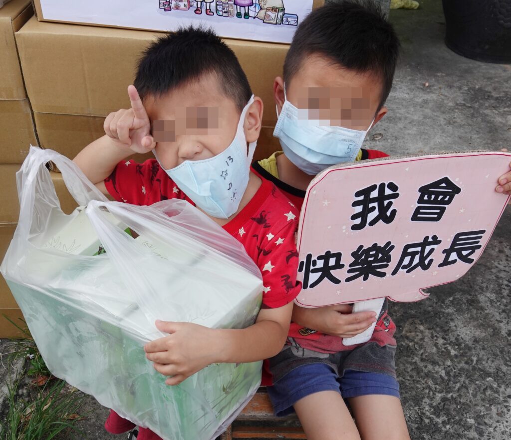 根據世界和平會的統計:約有7成3的弱勢學童擔心放暑假會挨餓